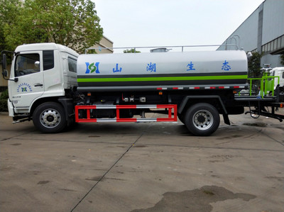 灑水車(chē)在汽車(chē)物流中的關(guān)鍵角色
